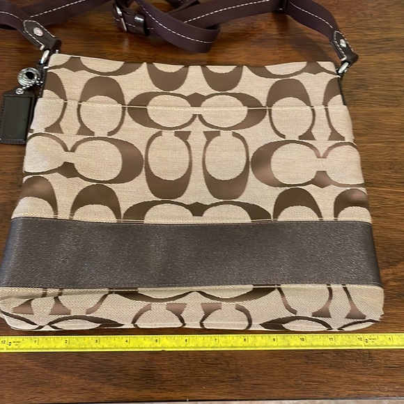 Coach canvas crossbody or shoulder bag excellent condition - Picture 3 of 11